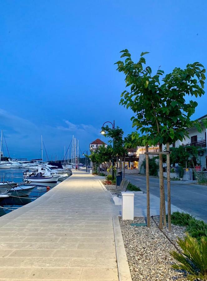 Apartment Remi, Penthouse With Balcony, Free Parking Marina Esterno foto